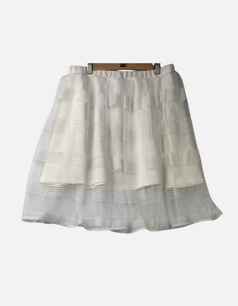 White skirt net FM